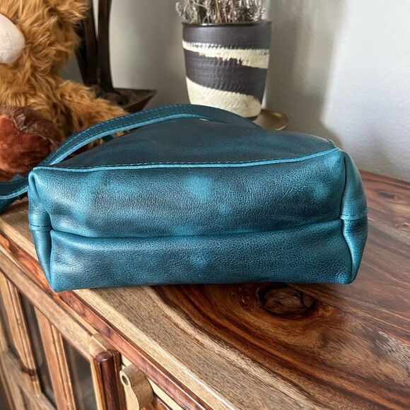 Portland Leather Crossbody Bag in Lagoon Blue - Picture 7 of 9